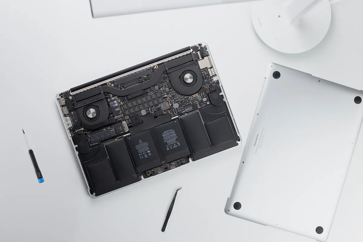 Herstelling van trage Windows laptop en pc reparatie aan huis in Denderleeuw